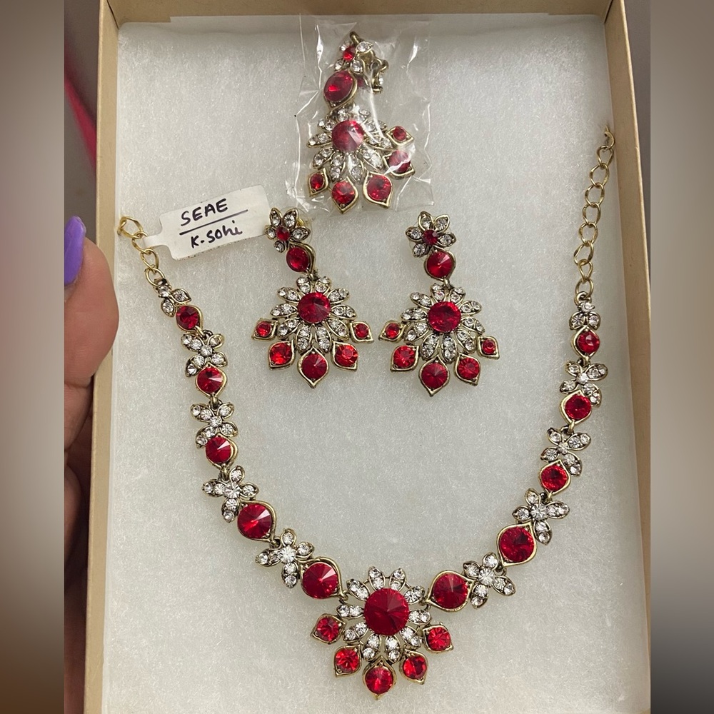 Red Necklace Set - Picture 3 of 3
